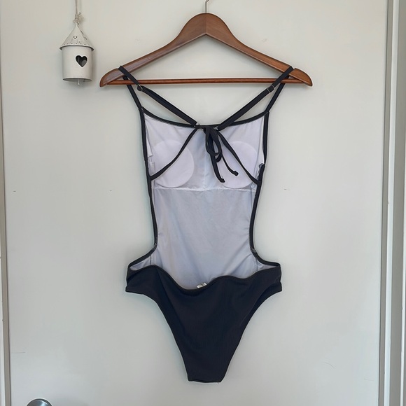 Cupshe Cut Out One Piece - Picture 2 of 6